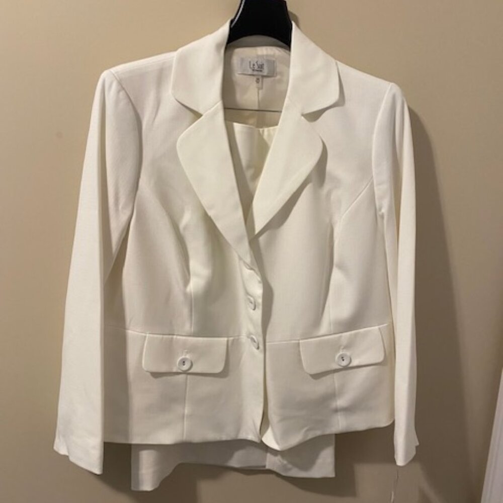 White Suit Size 16W NWT